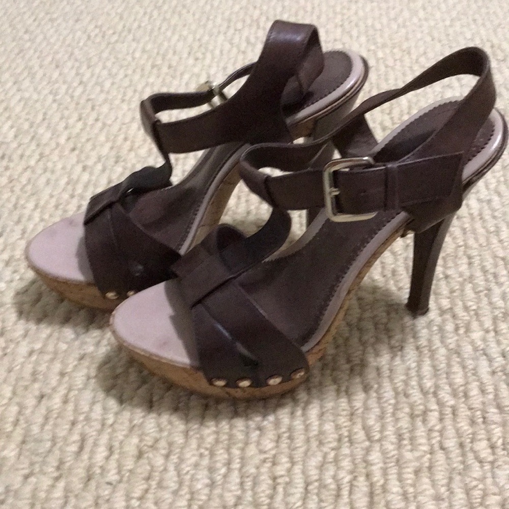 💥Strapped heel and platform shoes